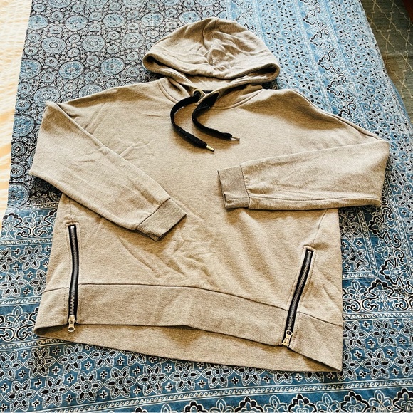 Only oversized grey hoodie with side zippers - Picture 10 of 11